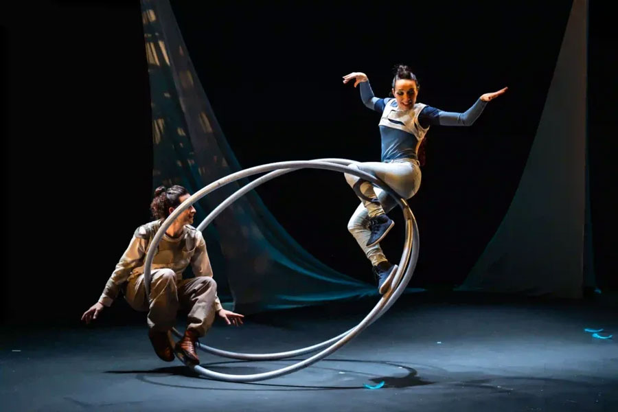 Espectáculo ‘Xpectro’, de la compañía Zen del Sur Artistas de un espectáculo de circo
