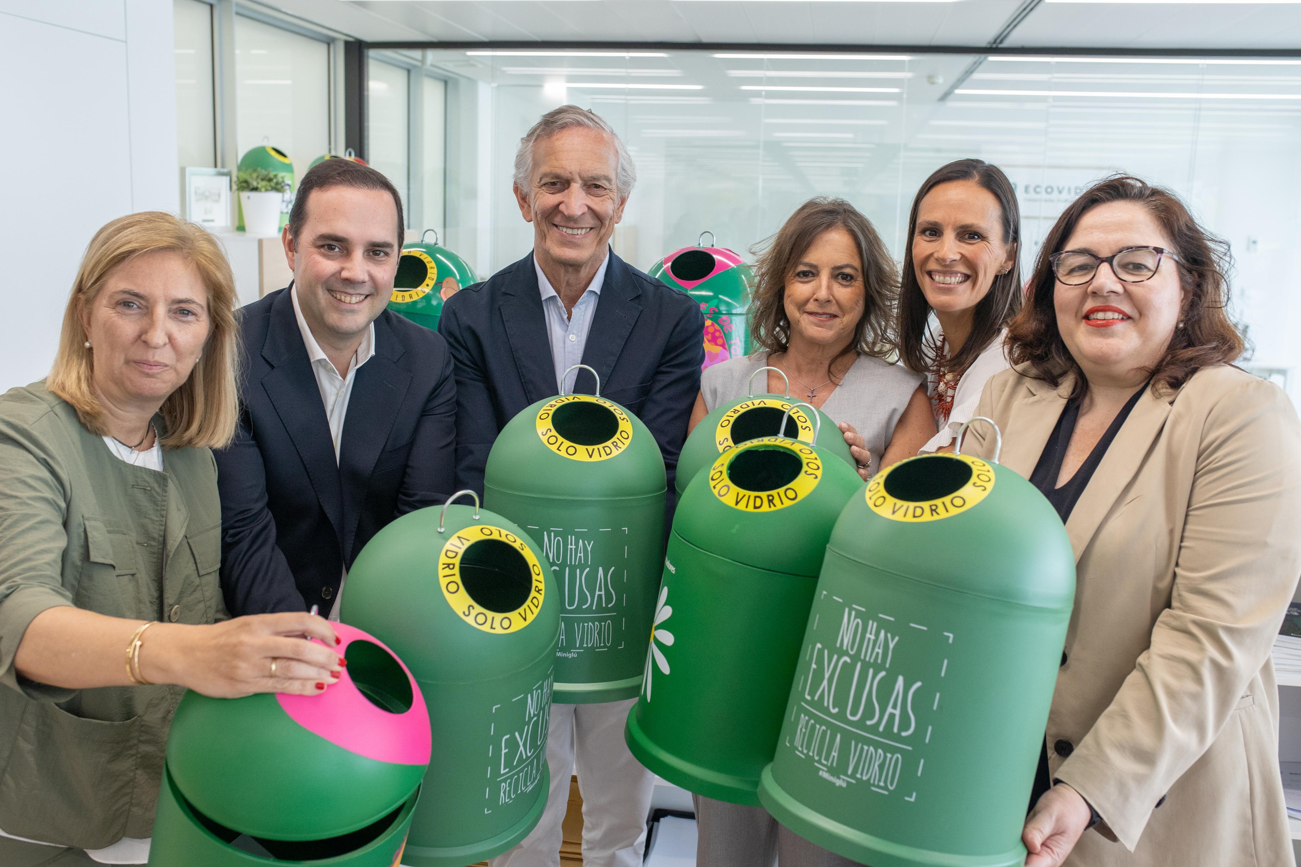 La consejera ha apostado por trabajar para alcanzar los objetivos nacionales y europeos de reciclaje de vidrio.