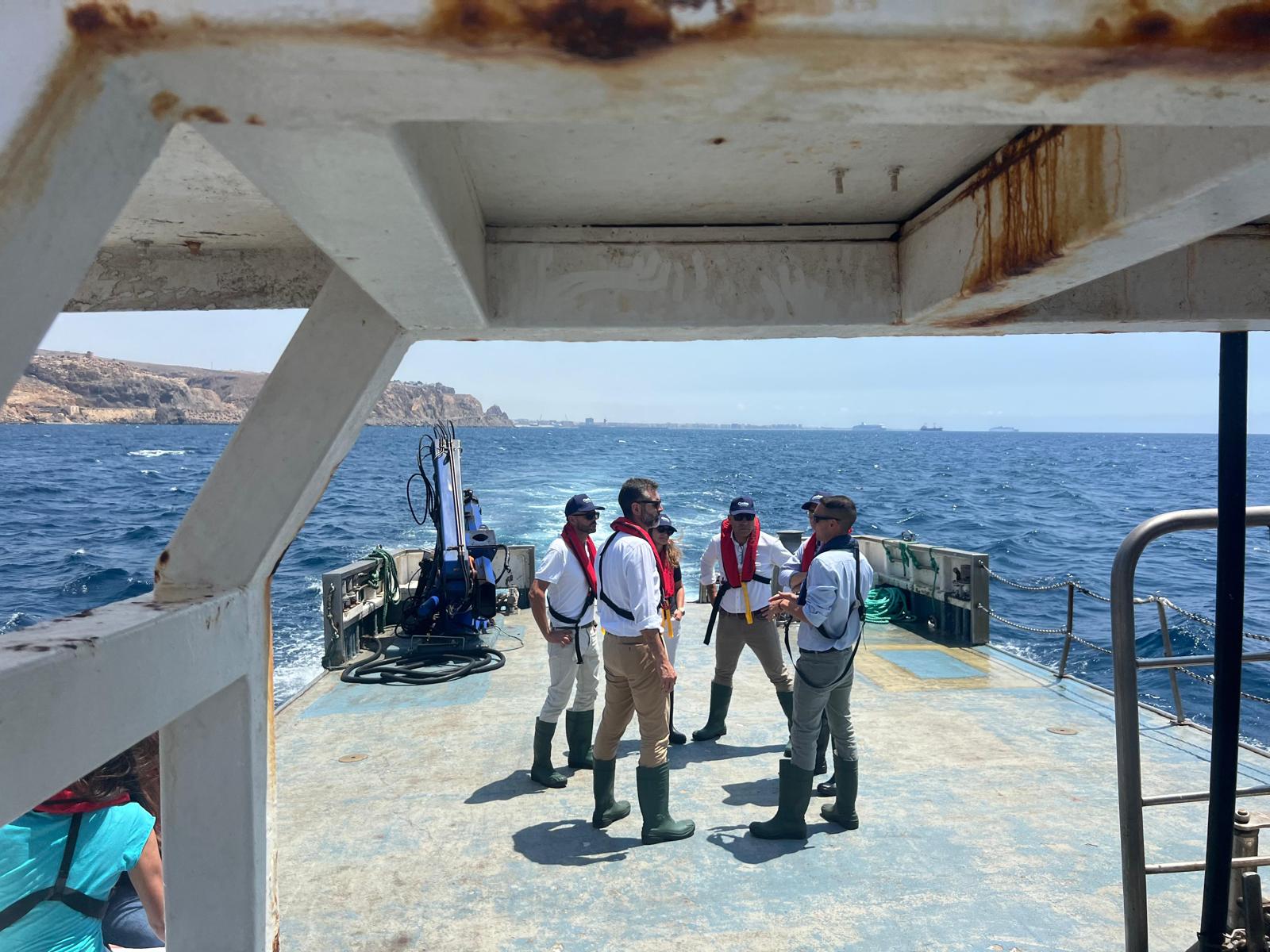 El consejero de Agricultura durante su visita a las instalaciones acuícolas de COOKE España (Grupo Culmarex) 