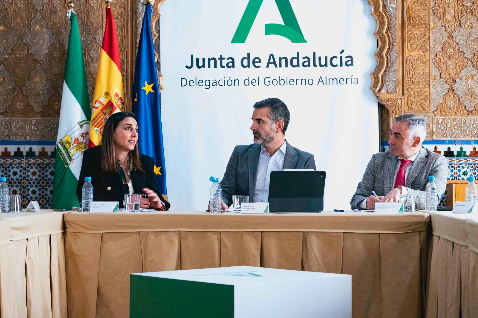 Ramón Fernández-Pacheco con los consejeros de Pesca de Murcia y Valencia en una foto de archivo.