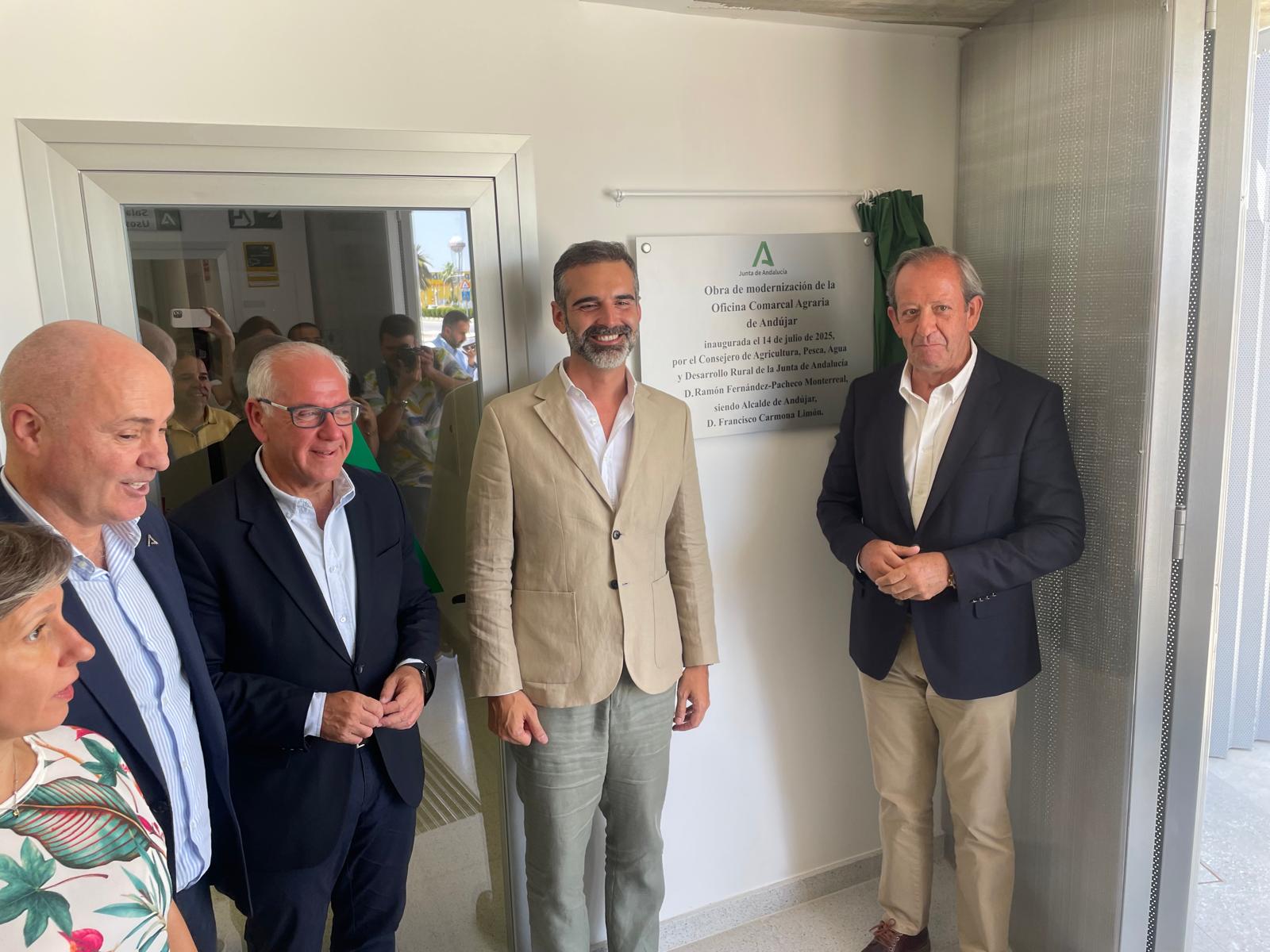 Ramón Fernández-Pacheco inaugura en Andújar la Oficina Comarcal Agraria tras su remodelación integral.