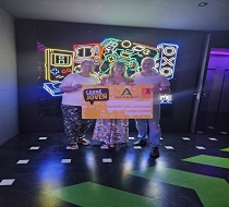 La responsable del IAJ en Málaga, junto a la delegada territorial de Inclusión y el director de Oxo