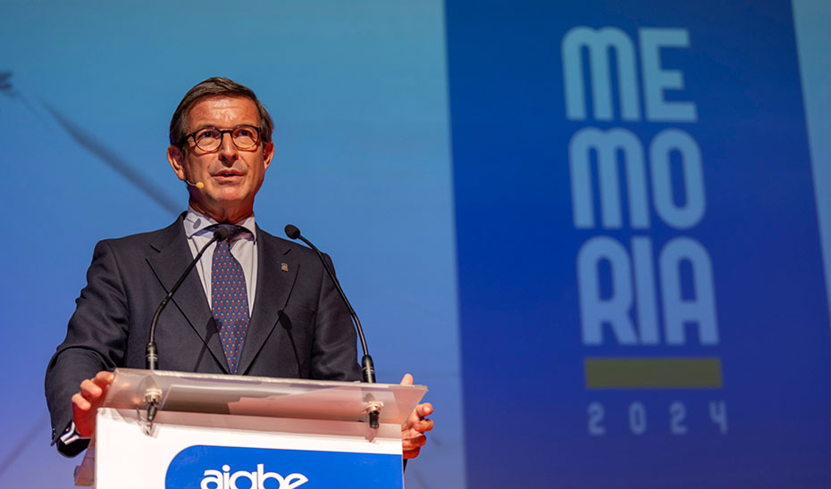 El consejero de Industria, Energía y Minas, Jorge Paradela, en la presentación de la memoria anual de AIQBE en Huelva.