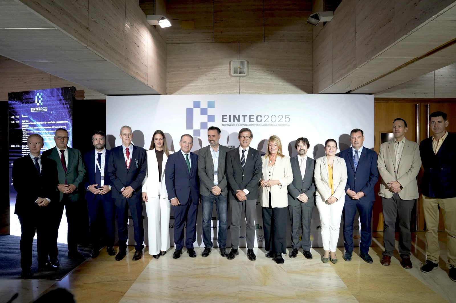 La Junta subraya la transición energética y digital como palancas de transformación de la industria en Andalucía.