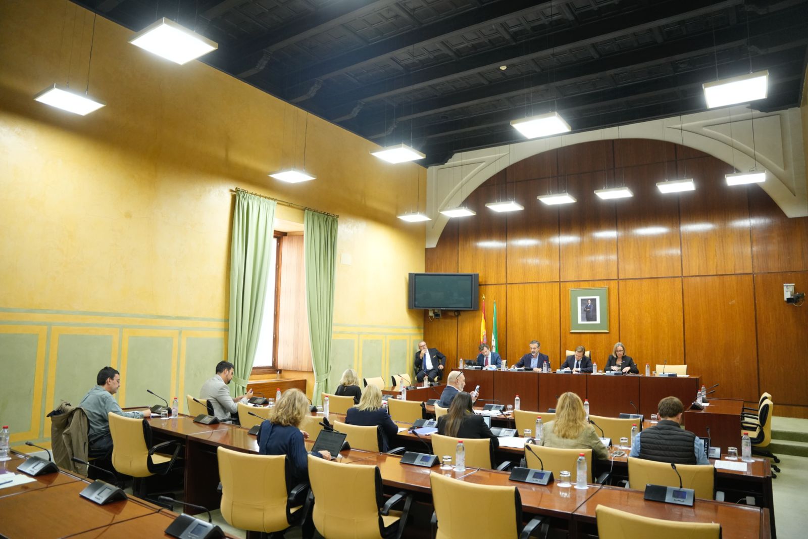 El consejero de Agricultura durante la comisión parlamentaria