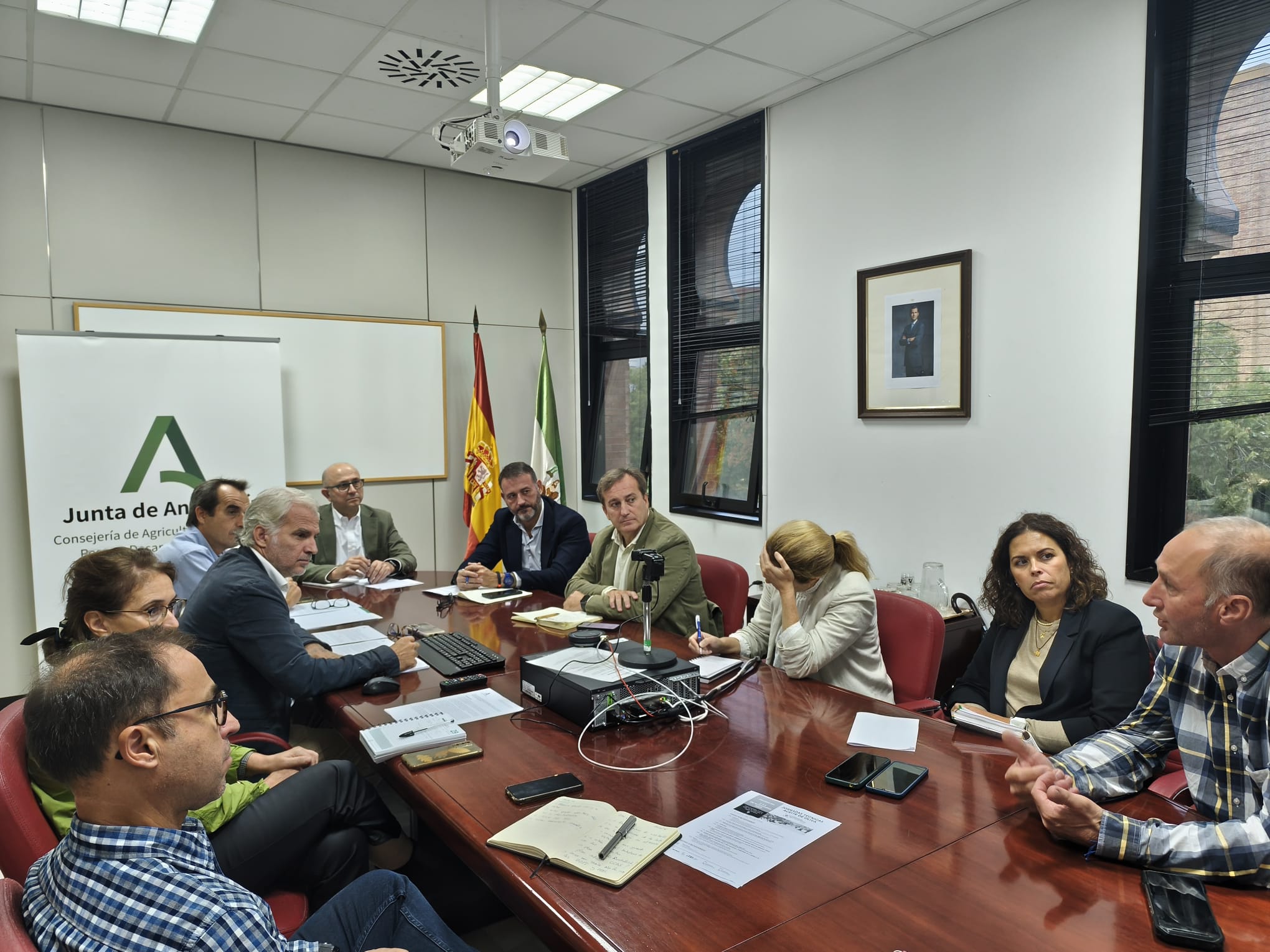 Reunión entre la Junta y el sector