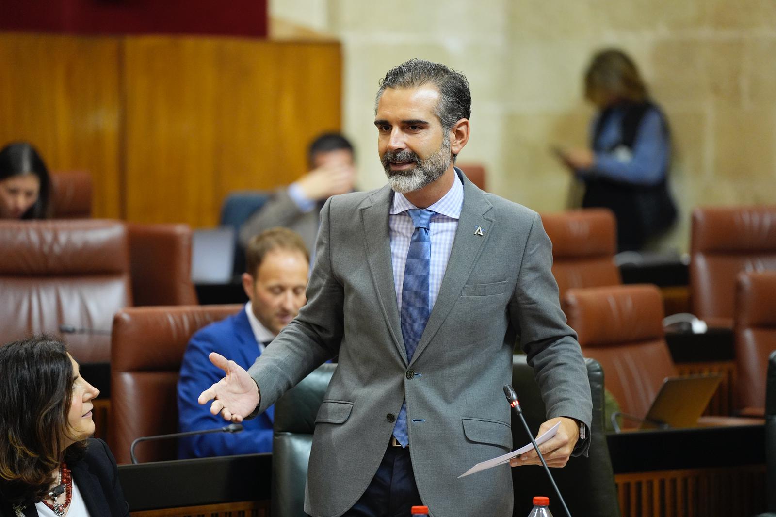 El consejero de Agricultura durante su intervención en el pleno del Parlamento de Andalucía