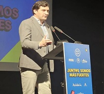 El director del IAJ en las jornadas ‘Junt@s somos más fuertes’ donde se ha subrayado la importancia de denunciar ante sospechas de bullying