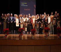 En la imagen todas las personas galardonadas 