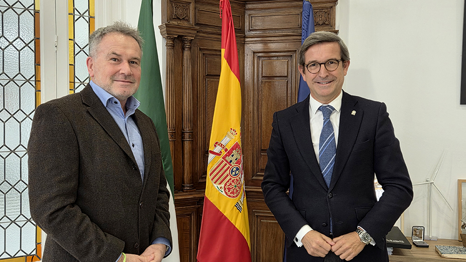 El consejero Industria, Energía y Minas, Jorge Paradela, junto a Calum Semple, socio y director técnico de Resource Capital Funds (RCF).