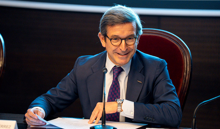 El consejero Jorge Paradela durante su intervención en una jornada de networking en la que se han abordado los incentivos a los servicios para la industria.