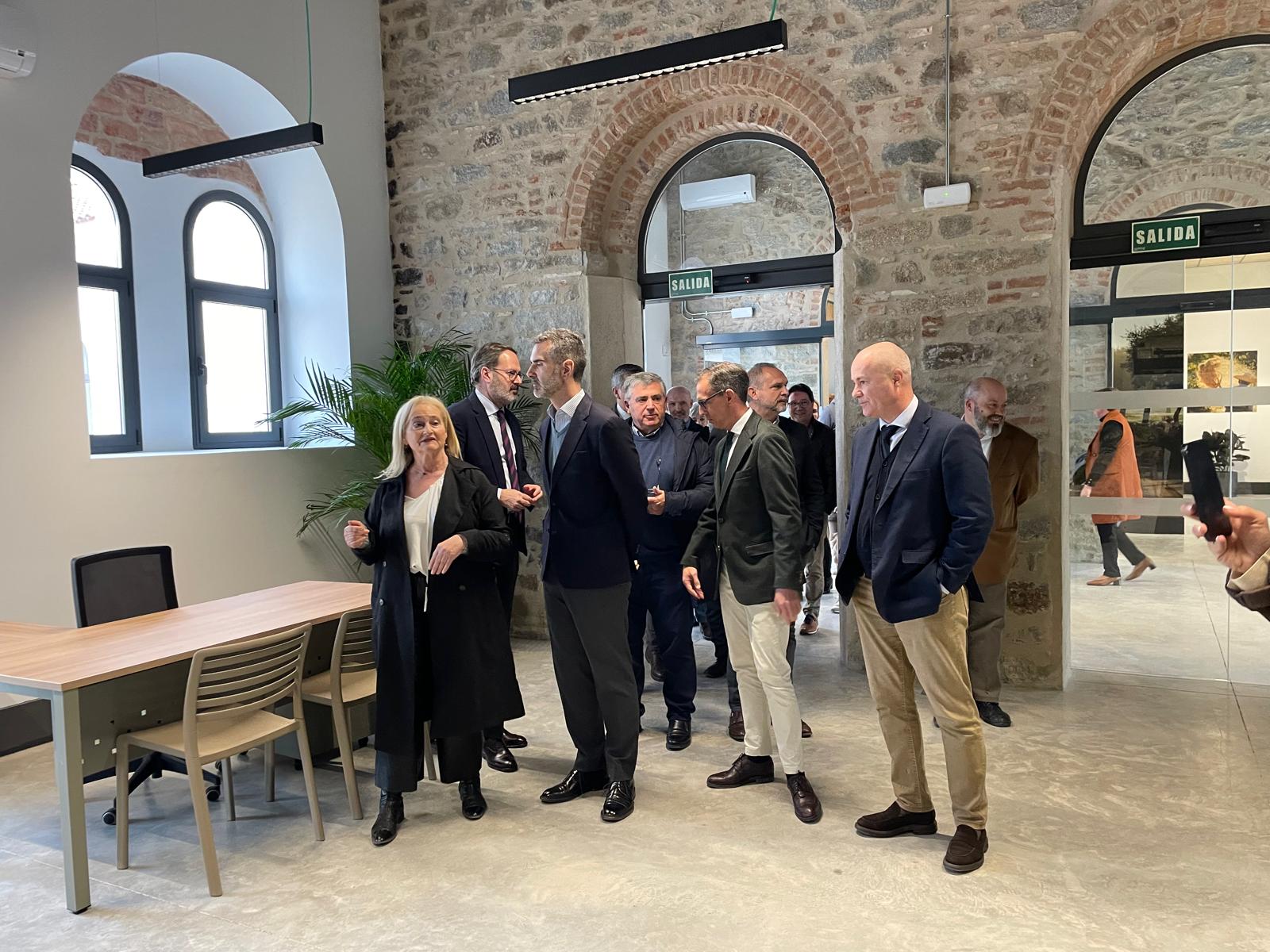 Visita del consejero a las nuevas instalaciones de la OCA de Pozoblanco.