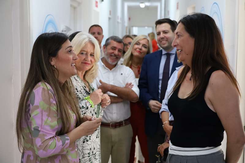 Loles López visita Nuevo Hogar Betania