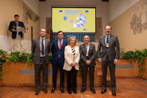 El secretario general de Presupuestos, Gastos y Financiación Europea de la Junta de Andalucía, Gerardo Fernández-Gavilanes junto con otros participantes