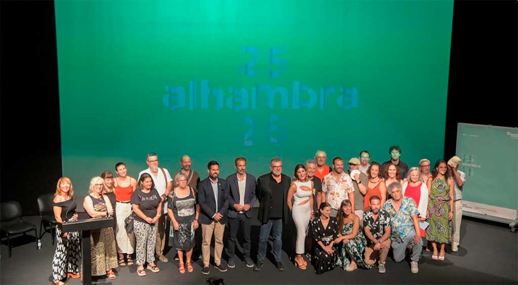 Asistentes al acto de presentación de la nueva temporada del Teatro Alhambra