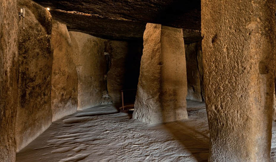 Interior del dolmen de Menga, en el conjunto arqueológico de los Dólmenes de Antequera.