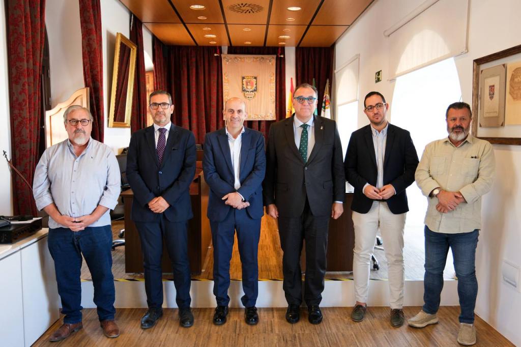 rturo Bernal realiza una visita institucional el Ayuntamiento de Archidona