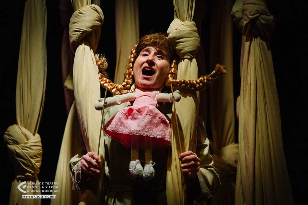 ClaroscuRO Teatro, con "El juego de la Oca"