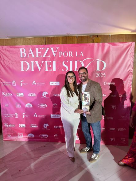 La responsable provincial del IAJ en Jaén con Francisco Obes