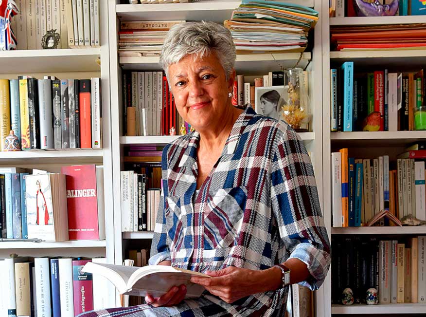 La escritora Anna Caballé (fotografia de Xavier Jubierre).