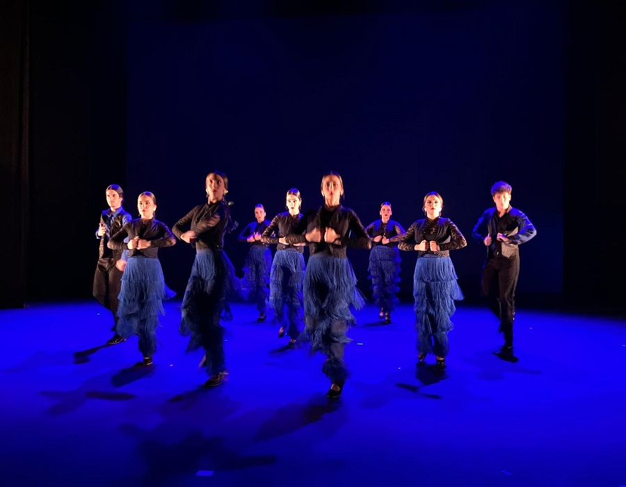 Un teatro lleno de jóvenes promesas del flamenco provenientes de distintos centros educativos de Granada y provincia