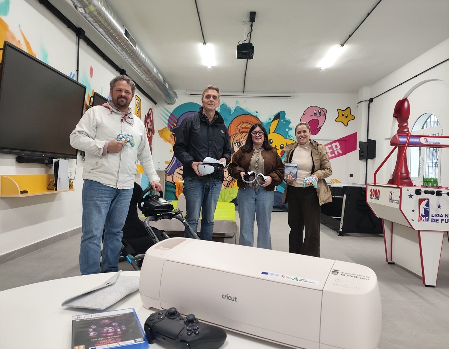 Con esta subvención se ha podido adquirir nuevo material digital, mandos de videoconsola, proyector para proyecciones audiovisuales y otros recursos