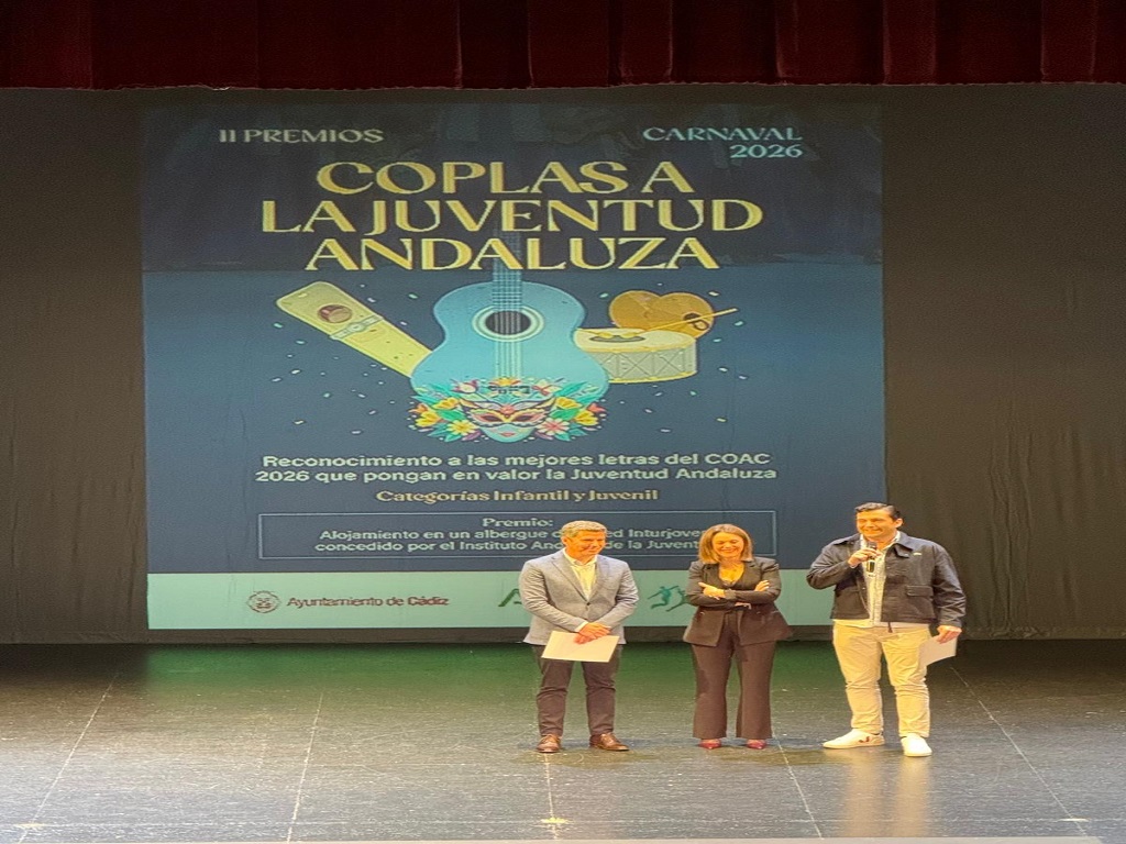 La entrega de premios ha corrido a cargo del director general del IAJ y el responsable provincial en Cádiz